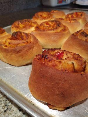 Estos son rollos de pizza hechos en nuestro curso de panadería