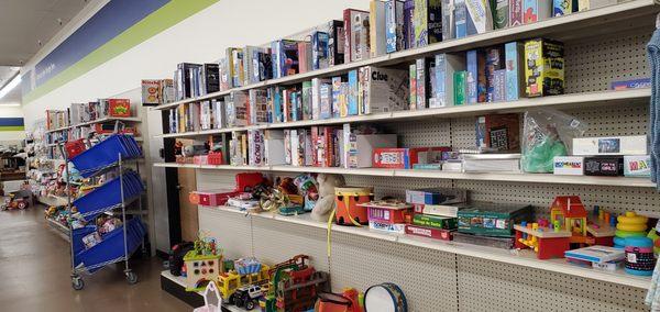 Childrens area - toys, board games, books