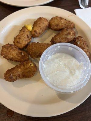 Fried stuffed jalapeño peppers