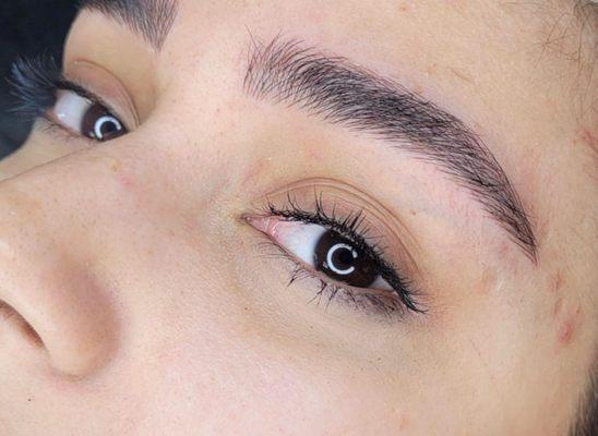 Natural eyebrow macroblading