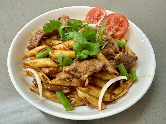 Nui xao bo (stir fry pasta with beef)