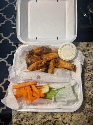 10 Wings - Medium with Side Celery & Carrots