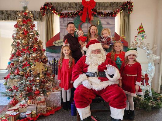 Check the special events at Byrncliff such as Santa Breakfast (early december) where you can eat and take pictures with Santa!