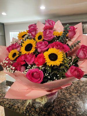 Beautiful Sunflower and Rose arrangement