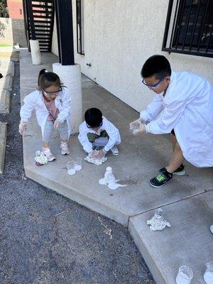 Science experiments in stemtree summer camp