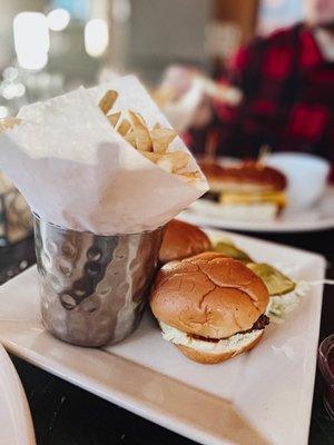 Kids Meal: Burger Sliders with fries