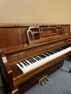 Yamaha Console Upright Piano-Mahogany Finish