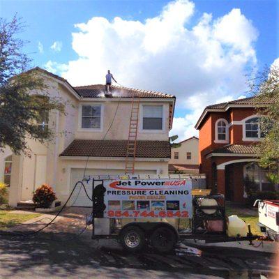 Pressure Cleaning Roof