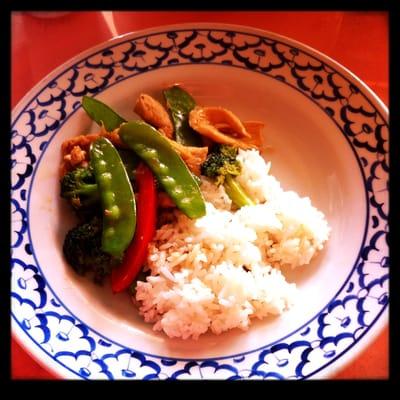 Bangkok chicken plated with rice