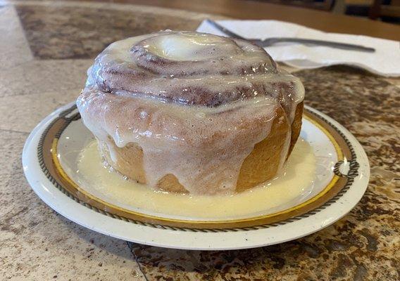 Bland cinnamon roll (not sweet at all)