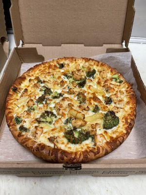 Alfredo ziti chicken and broccoli pizza