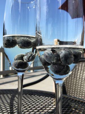 prosecco with blueberries