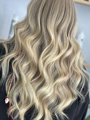 Dimensional Golden blonde