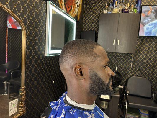 YoBennyCutz located Phenix Salon Suites 1253 Caroline St NE Unit 110 Atlanta GA 30307 suite108 @yobennycutz.booksy.com