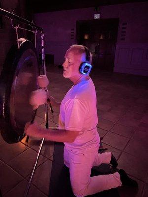 Barry playing the gong lifting the audience higher