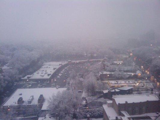 Snow at Parklane on Peachtree Condominiums (my old crib), off Peachtree Road with a view of Downtown Buckhead & Downtown Atlanta