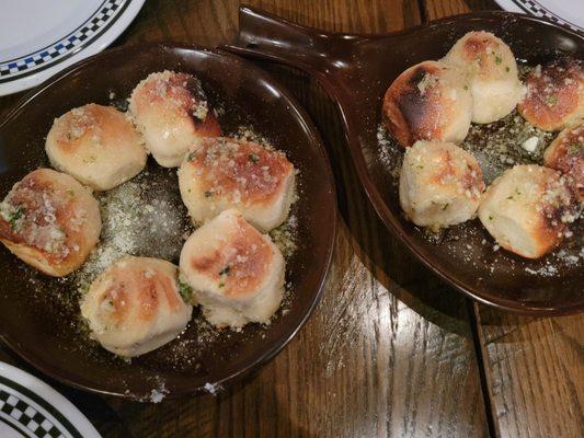 Garlic knots