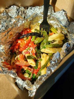 Yummy pasta with tomatoes, chicken, and green beans.