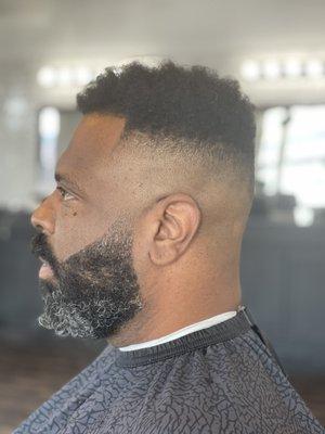 Mid skin fade with a beard line up !!!