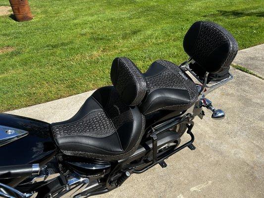 Sissy bar pad and back rest on my 2010 Yamaha v star 950