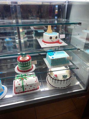 Cute holiday ice cream cakes