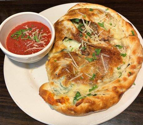 Large(!) calzone - sausage, mush and spinach.  Excellent marinara on the side.