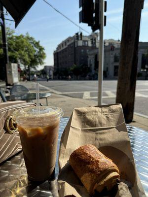 Croissant & latte