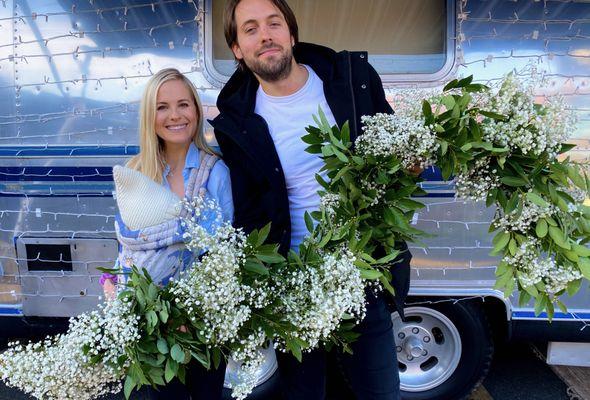 bay and baby's breath holiday garland.