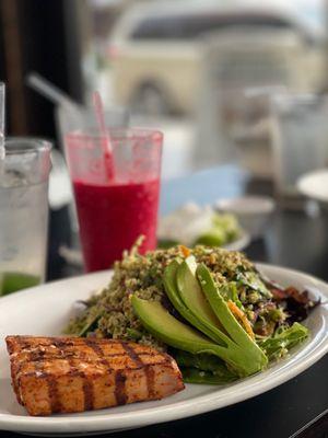 6 oz Ahí Tuna and quinoa salad