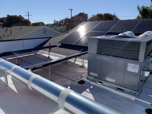 Solaria Power XT-400R (Flat Roof Mounted)