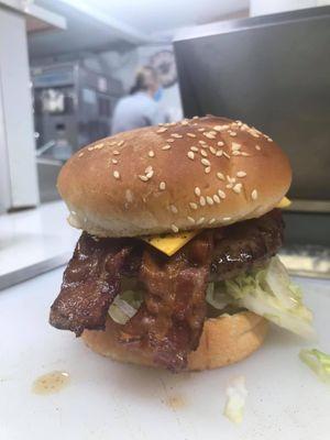 Bacon Cheese Deluxw Burger