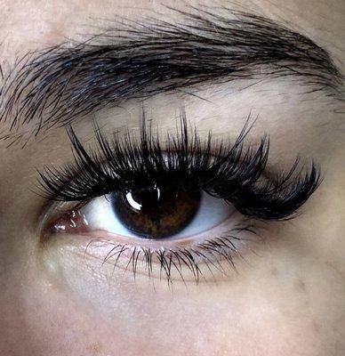 Eye lash extensions (wispy set)