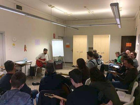 Feltre, Italy Sandi Scuola Country Guitar Clinic! Spring 2018. Era divertente!