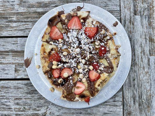 "Nutella" (nutella, strawberries, powdered sugar, toasted hazelnuts)