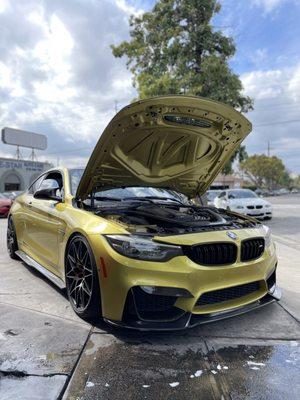 F82 M4 Austin Yellow