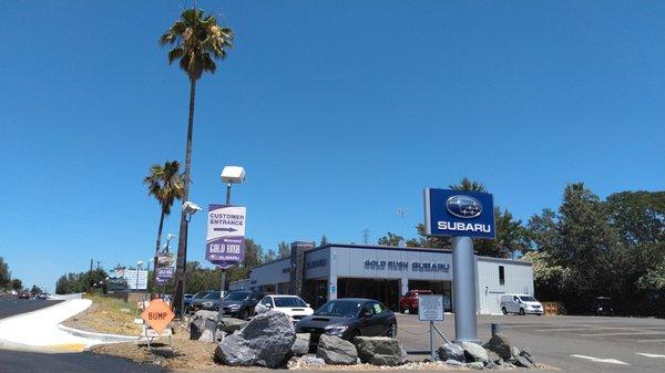 Gold Rush Subaru as seen from Highway 49 in Auburn.  I can only personally vouch for Gold Rush's GM dealer.  (no review)