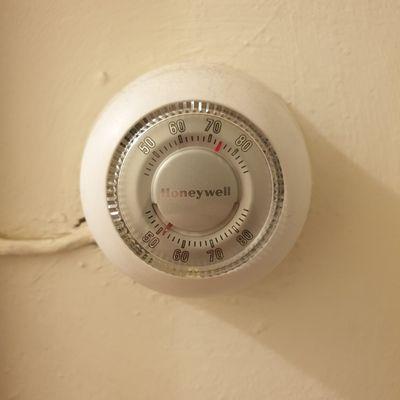 Thermometer on bottom is just above 50 and the thermostat is set to mid 70s.  The temperature outside is 9 degrees.