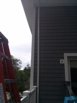 Dont use PA Contracting for your gutters, does this look straight to you?