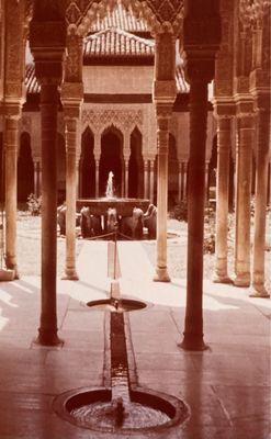 1976 La Alhambra Granada, España. A jewel of Muslin architecture + art! Open to the public! A MUST See! NYC.