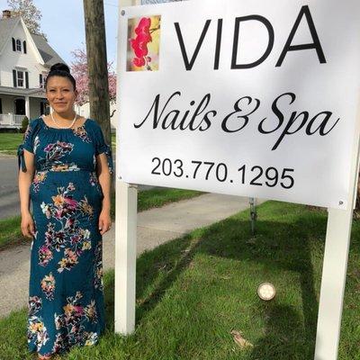 Meet Zheny, the proud owner of Vida Nails & Spa!