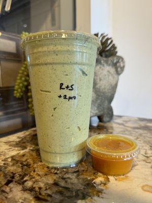 Rise & Shine Smoothie & ginger shot w tumeric