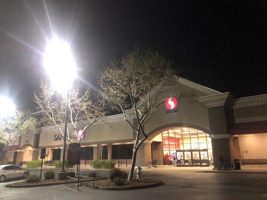 Awesome storefront at this Safeway location in Fairfield.