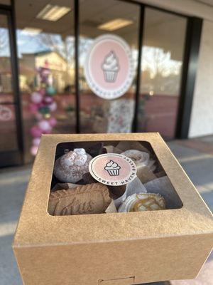 The January 4 for 24 deal featuring the banana, caramel hot cocoa, Bisco, and dirty chai cupcakes