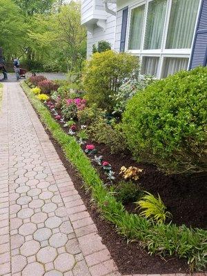 Mulched Flowerbeds/fixed bricks