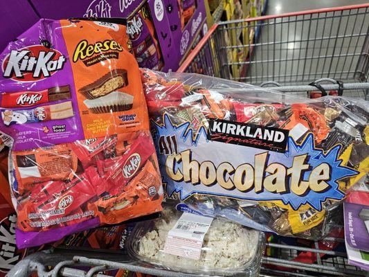 Tiz tha season (Oct 2024). The non-chocolate bag is in the cart.