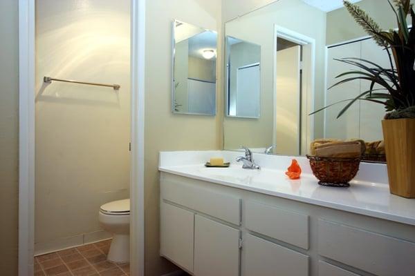 2bed, Master Bathroom