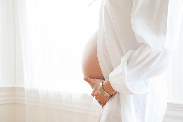 Natural light maternity in the studio.