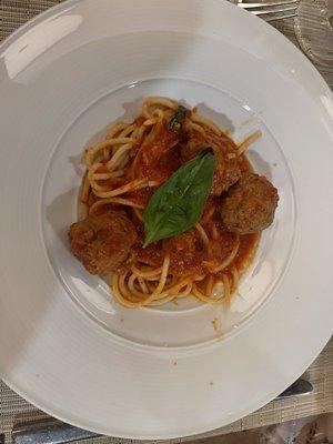 Small spaghetti and meatballs