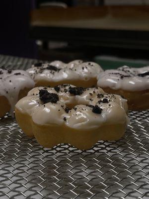 PREORDER OUR OREO MOCHI DONUTS.