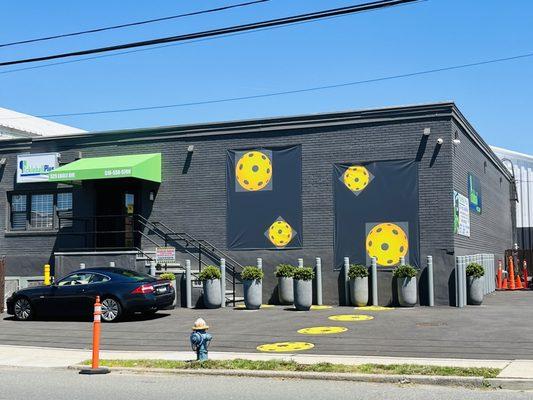 Jun 22 - Storefront. Residential area so street parking isn't bad.